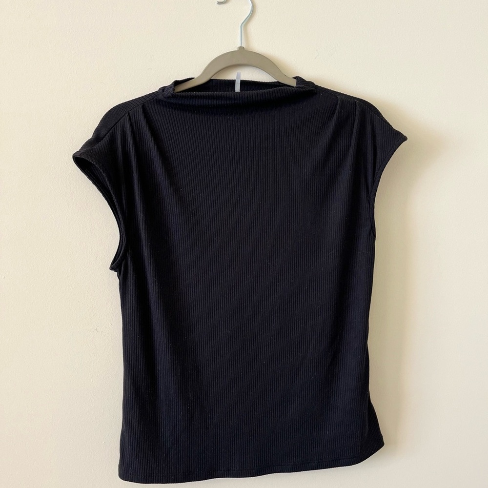 Ribbed Black Short Sleeve Tee